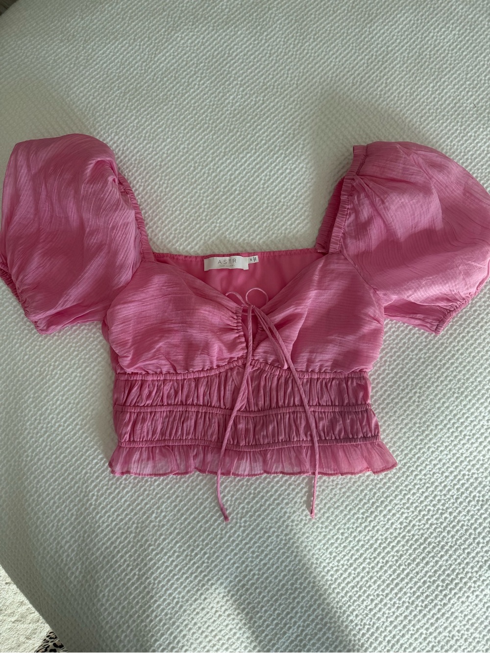 ASTR The Label - Rose-Pink Puff Sleeve Smocked Crop Top with Tie